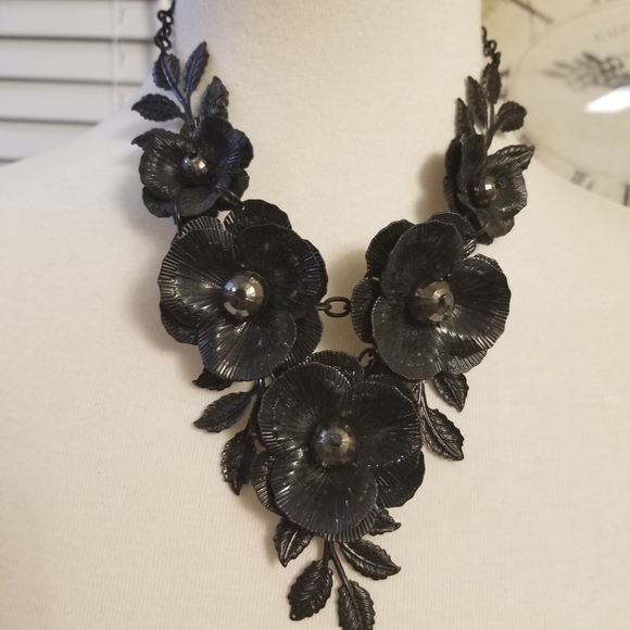 Jewelry - Unique necklace